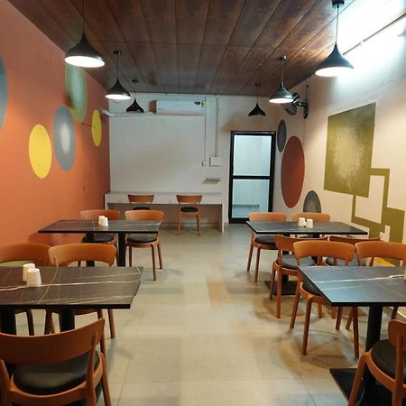 Hotel Hive Inn - Кожикоде Экстерьер фото