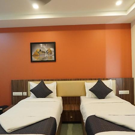 Hotel Hive Inn - Кожикоде Экстерьер фото
