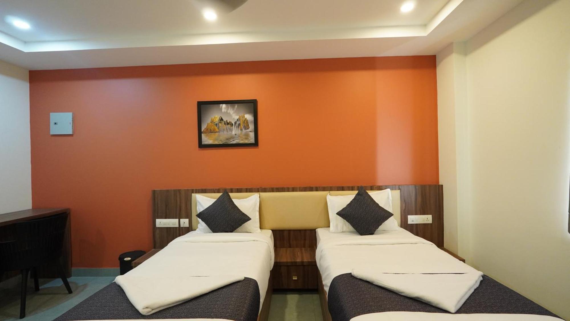 Hotel Hive Inn - Кожикоде Экстерьер фото