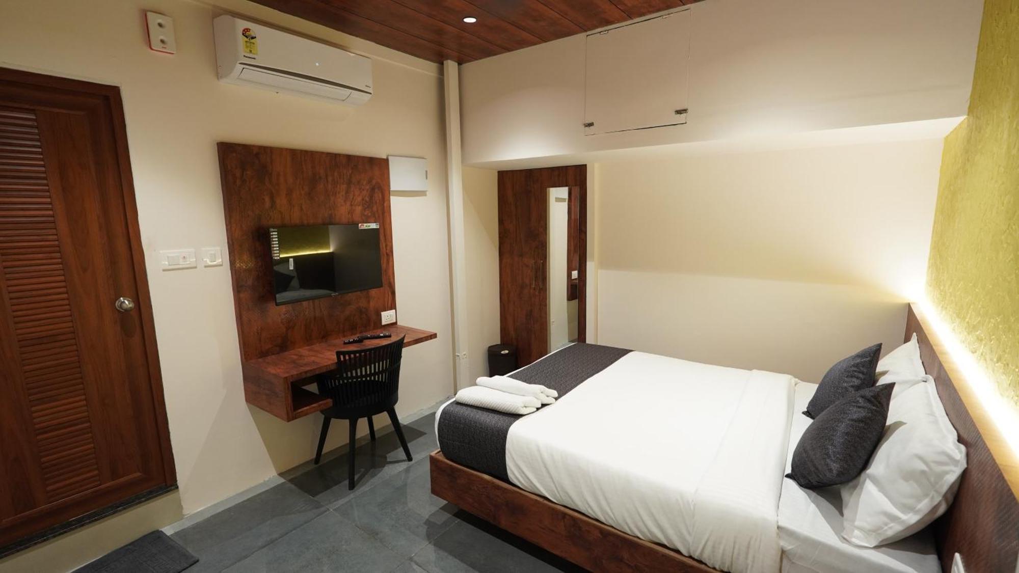 Hotel Hive Inn - Кожикоде Экстерьер фото