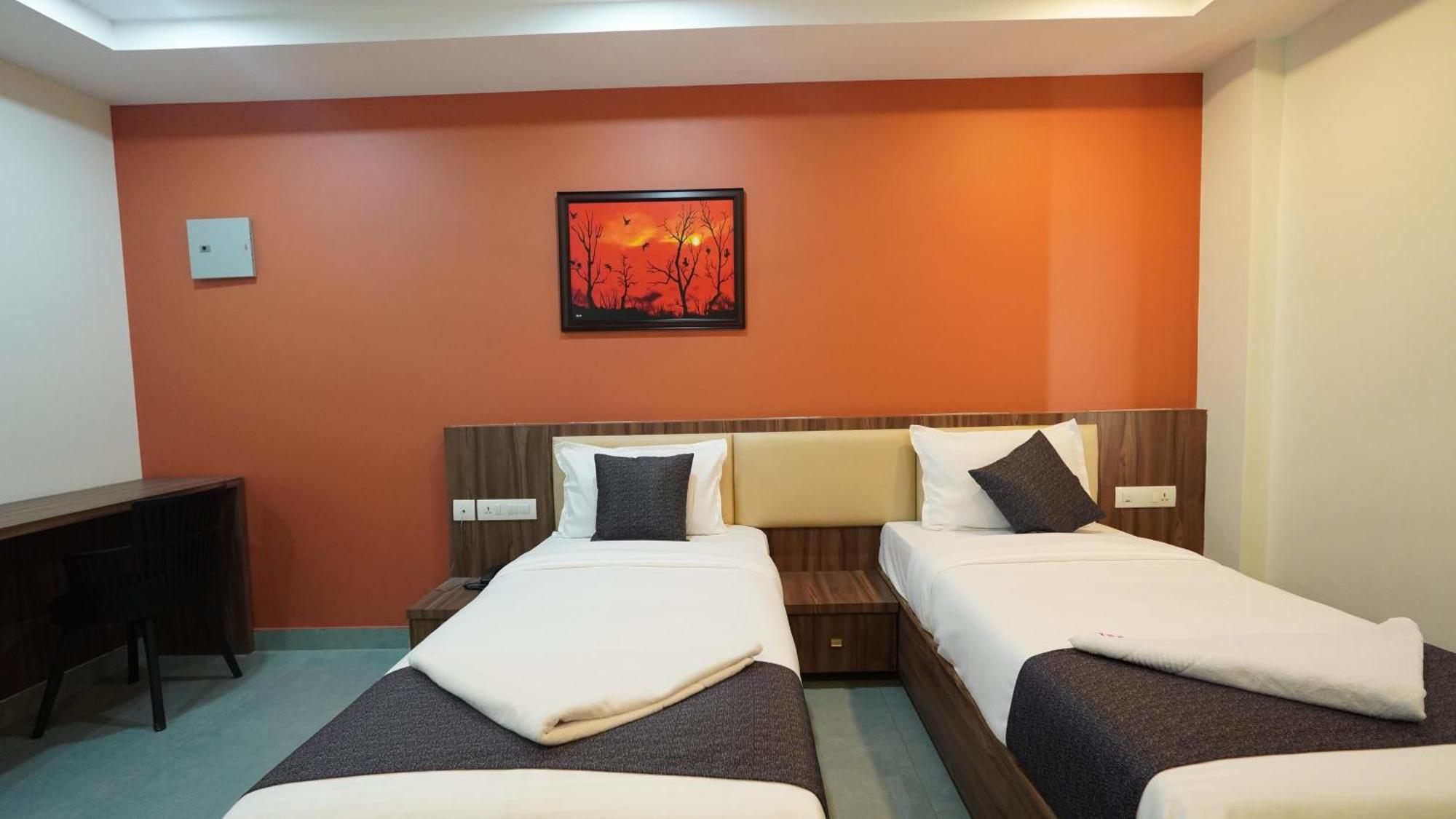 Hotel Hive Inn - Кожикоде Экстерьер фото