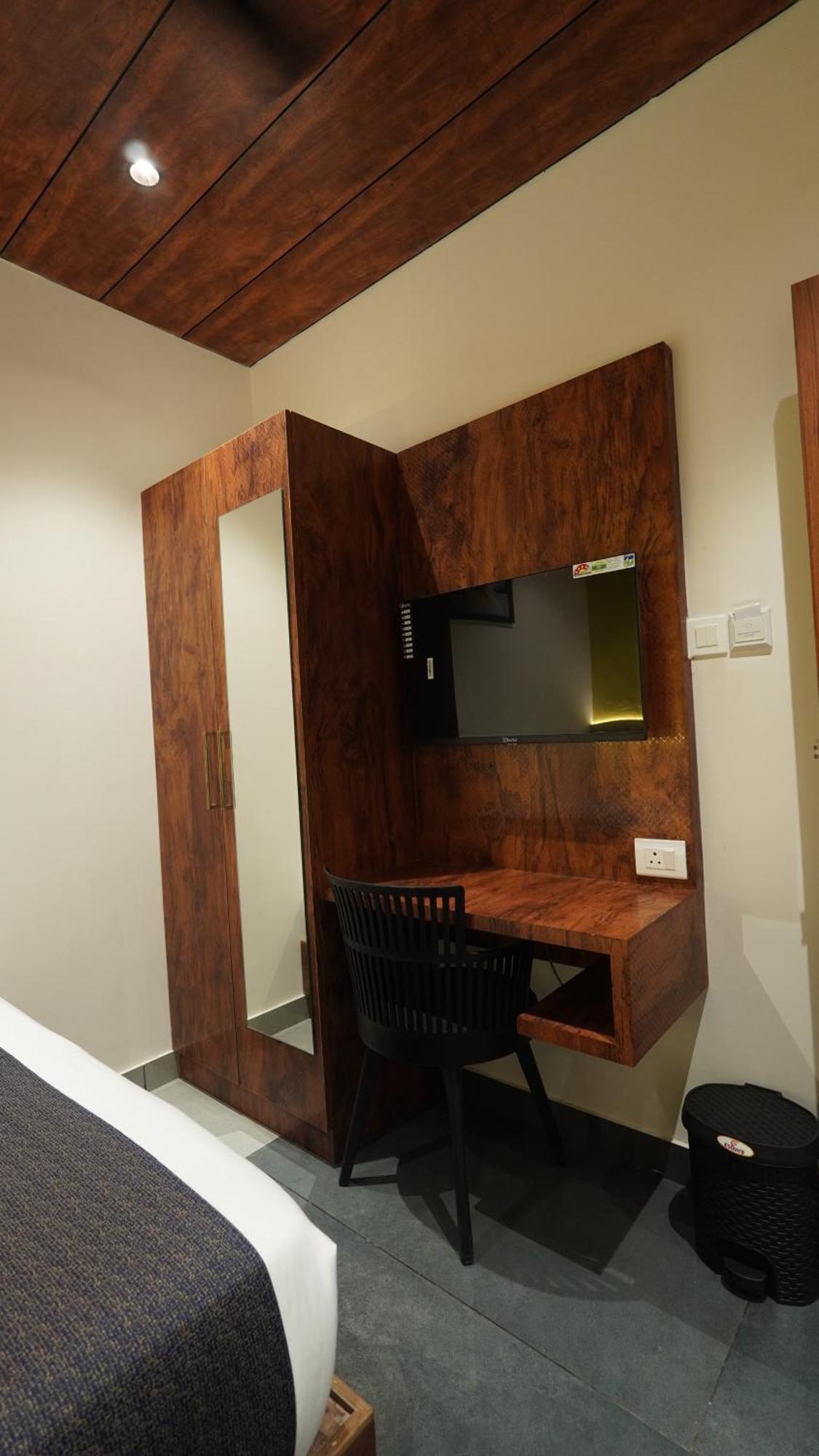 Hotel Hive Inn - Кожикоде Экстерьер фото