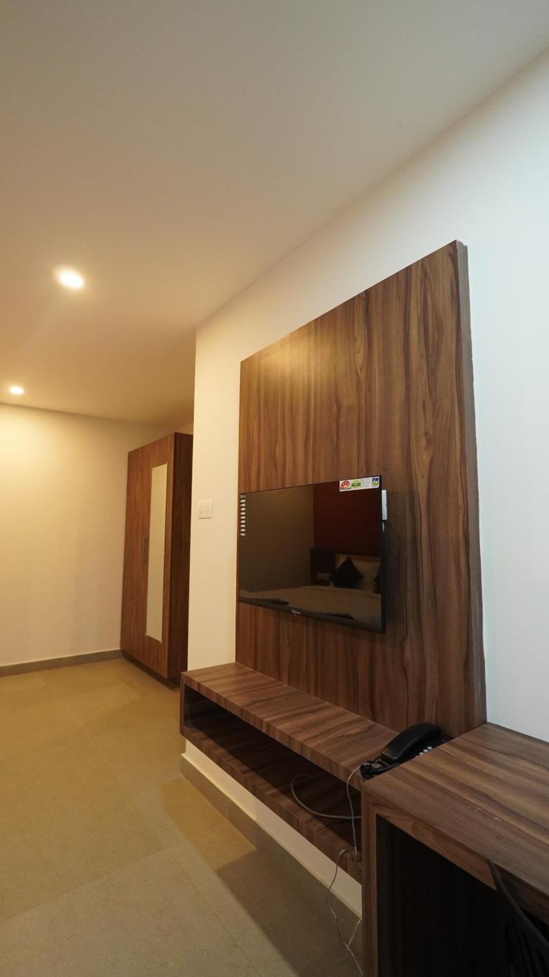 Hotel Hive Inn - Кожикоде Экстерьер фото