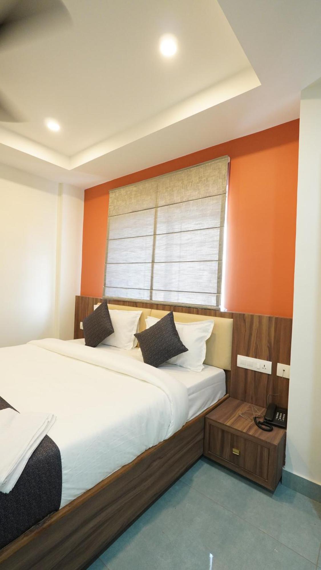 Hotel Hive Inn - Кожикоде Экстерьер фото
