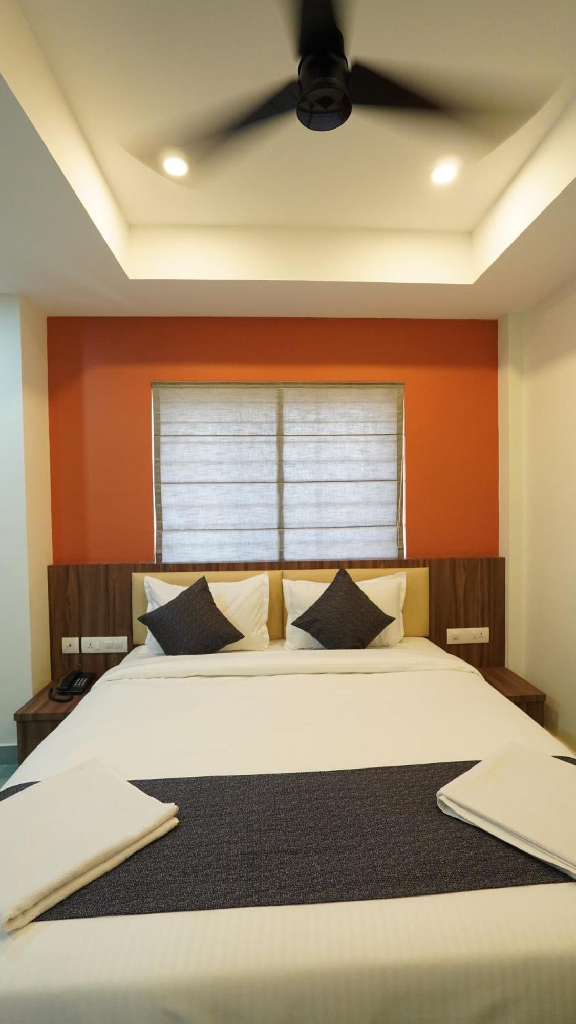 Hotel Hive Inn - Кожикоде Экстерьер фото