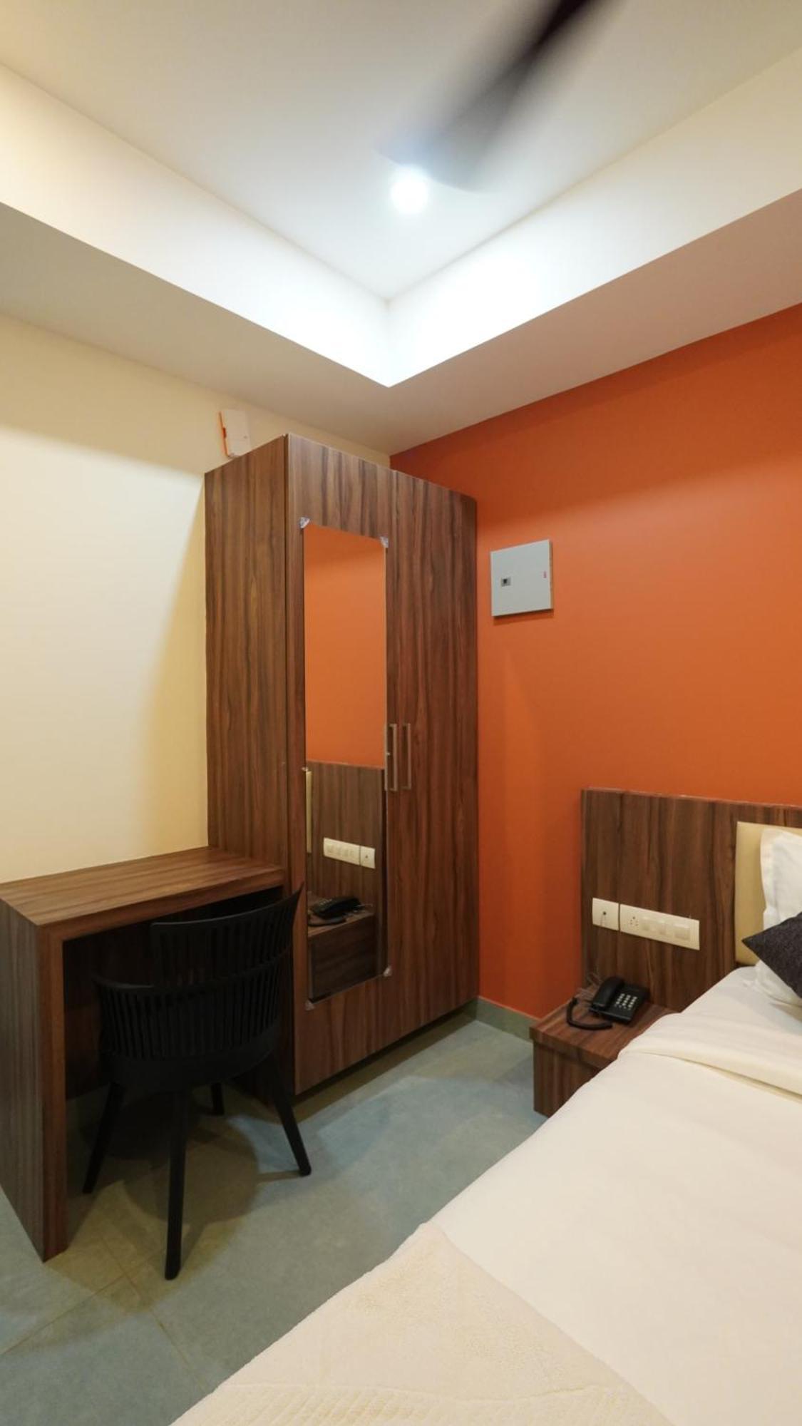 Hotel Hive Inn - Кожикоде Экстерьер фото