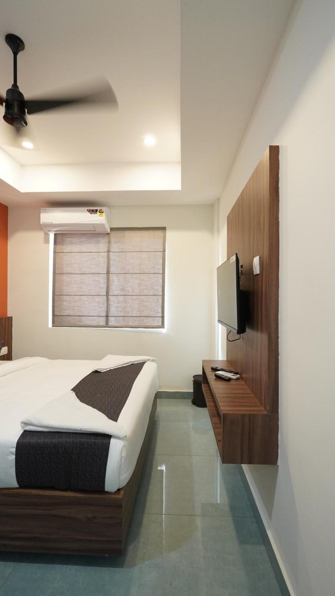 Hotel Hive Inn - Кожикоде Экстерьер фото