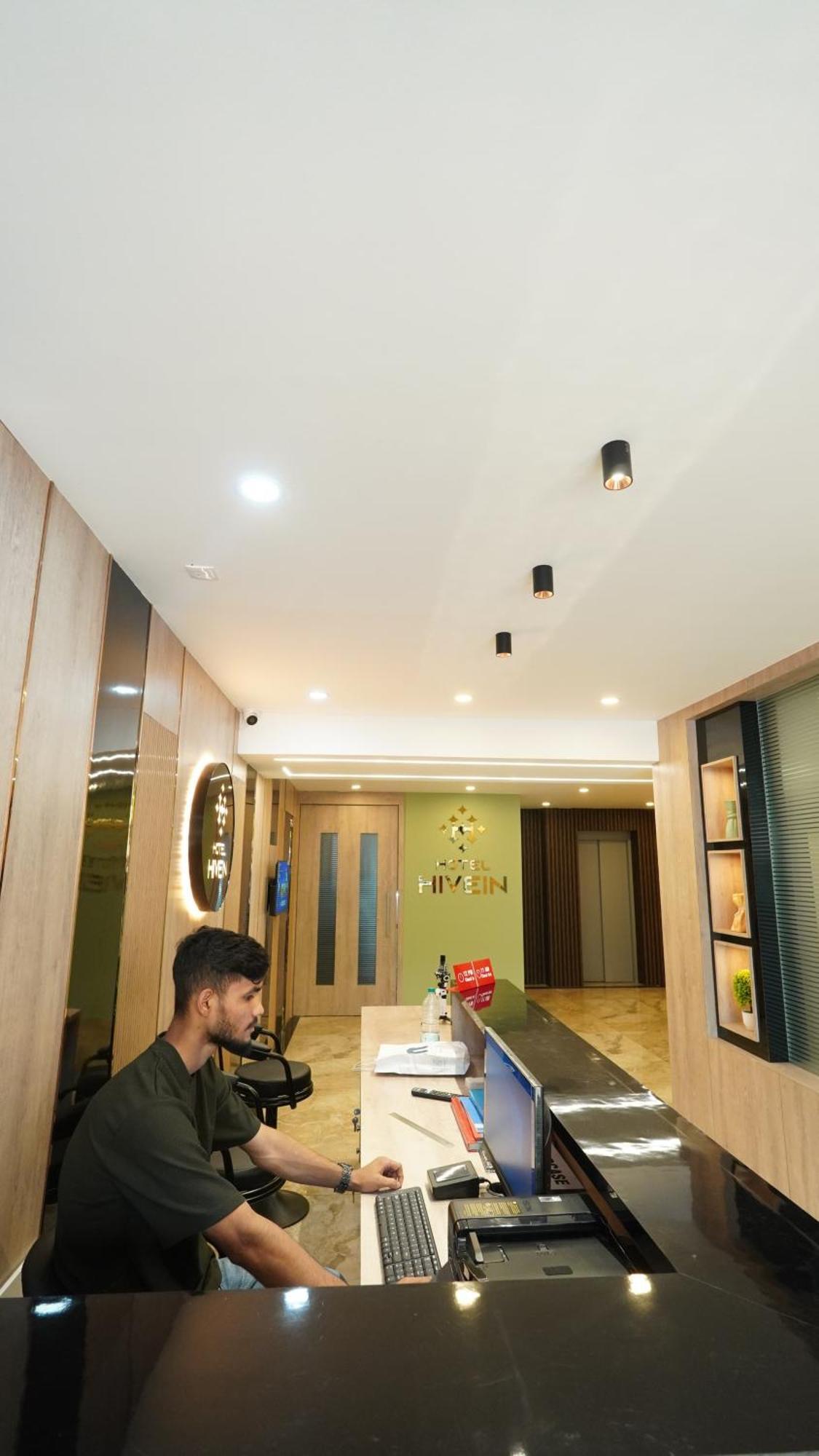 Hotel Hive Inn - Кожикоде Экстерьер фото