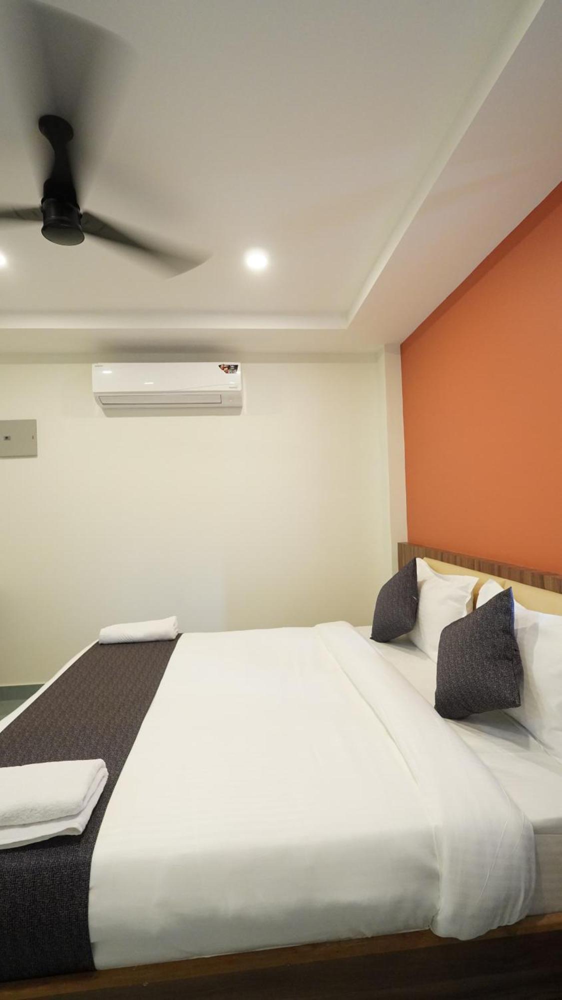 Hotel Hive Inn - Кожикоде Экстерьер фото