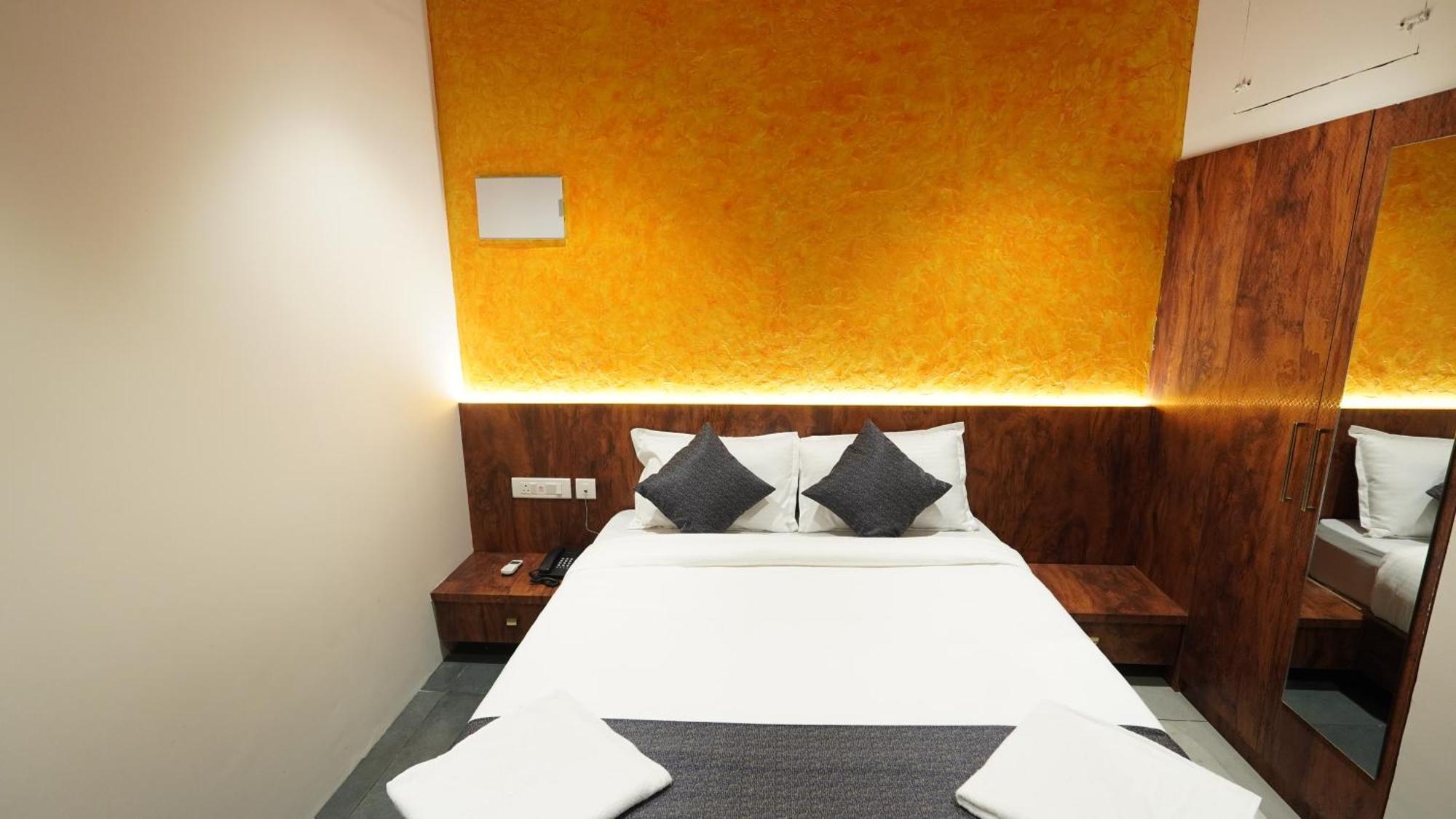 Hotel Hive Inn - Кожикоде Экстерьер фото