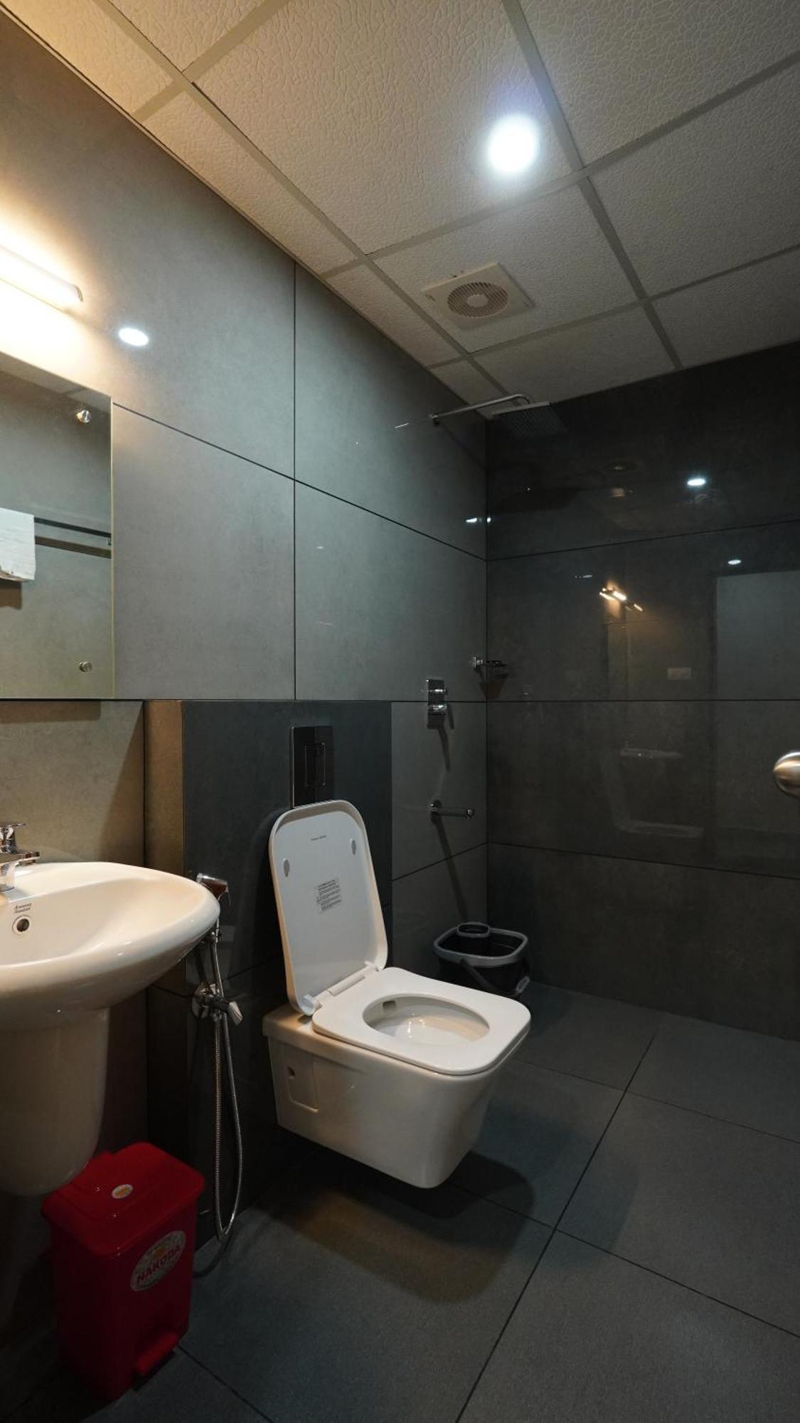 Hotel Hive Inn - Кожикоде Экстерьер фото